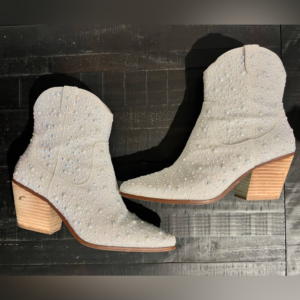 Betsey Johnson SB Emory Boots Pearl Size 9 Bridal